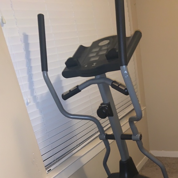 A horizon e70 elliptical - Picture 8 of 9